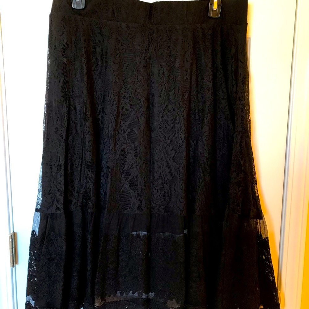 Lace skirt